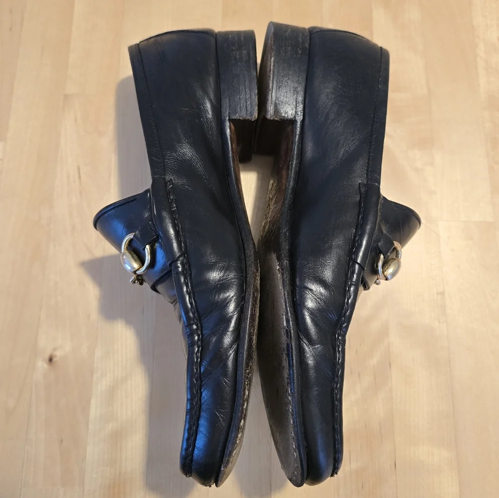 Gucci size 42m